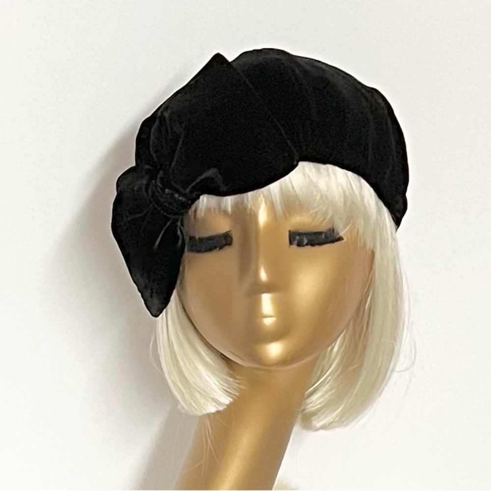 Velvet beret hat bow